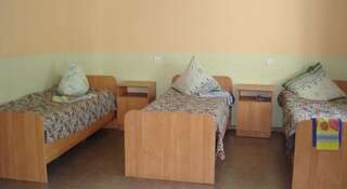 Гостиница on Klary Tsetkin 17 Пермь Кровать в общем номере для мужчин и женщин с 3 кроватями-2